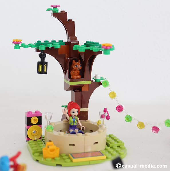 レゴ(LEGO) フレンズ フレンズのわくわくグランピング 41392のツリーとプール